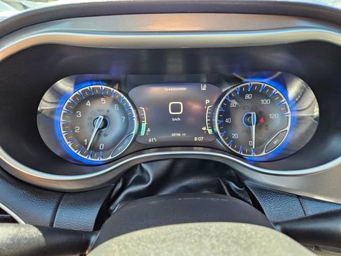 Used 2024 Chrysler Pacifica Touring-L FWD image 26