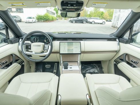Used 2026 Land Rover Range Rover SE AWD/4WD image 18