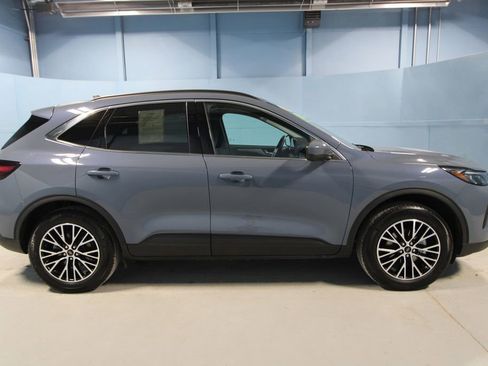 Used 2025 Ford Escape SE w/ PHEV Premium Package image 36