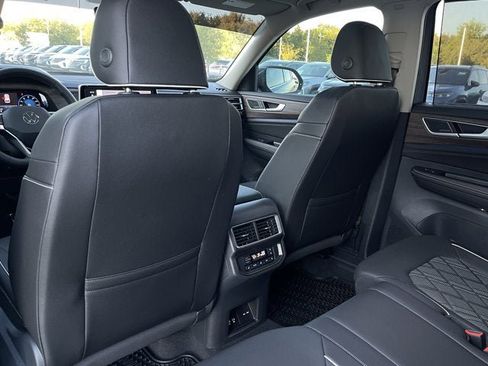 Used 2025 Volkswagen Atlas SEL Premium R-Line image 25