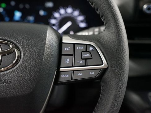New 2026 Toyota Sienna XLE FWD image 14