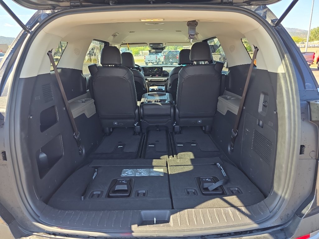 Used 2025 Kia Carnival FWD image 23