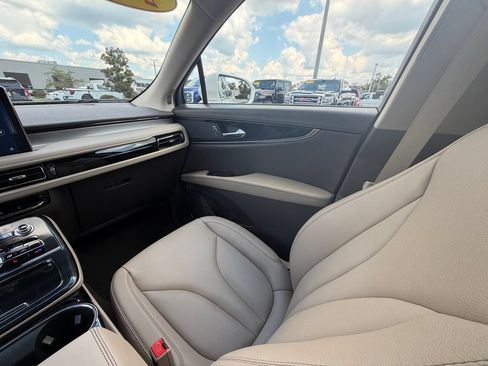 Used 2023 Lincoln Nautilus FWD w/ Premium Package image 15