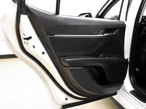 Used 2020 Toyota Camry SE FWD image 41