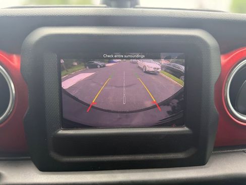 Used 2019 Jeep Wrangler Unlimited Rubicon w/ Cold Weather Group image 17