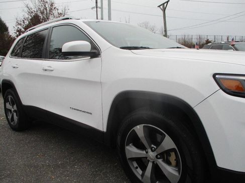 Used 2019 Jeep Cherokee Limited image 22