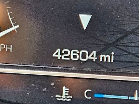 Used 2023 GMC Yukon SLT w/ SLT Luxury Package image 29