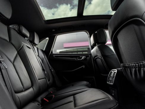 New 2026 Porsche Macan Turbo image 38