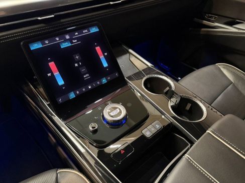 Used 2025 Cadillac Escalade ESV Sport w/ Touring Package image 16