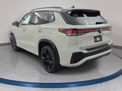New 2026 Volkswagen Tiguan SE R-Line AWD/4WD image 7