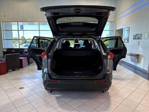 Used 2019 Toyota RAV4 LE w/ Carpet Mat Package AWD/4WD image 11