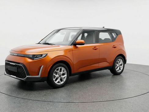 Used 2025 Kia Soul LX w/ LX Technology Package image 3