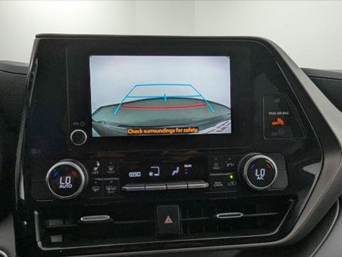Used 2023 Toyota Highlander LE FWD image 29