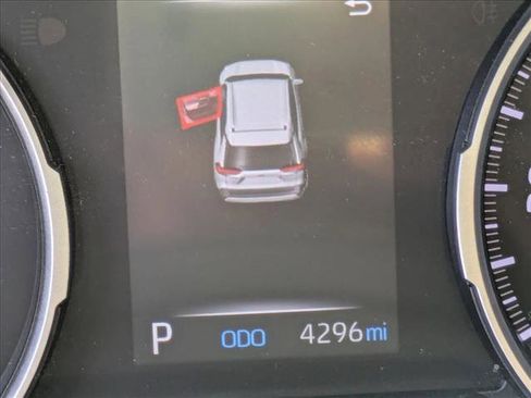 Used 2022 Toyota RAV4 LE AWD/4WD image 10