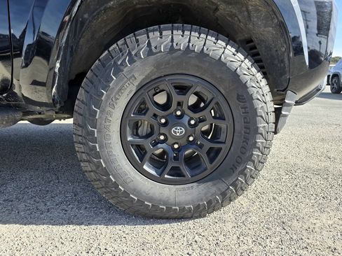 Used 2021 Toyota Tacoma SR5 image 8