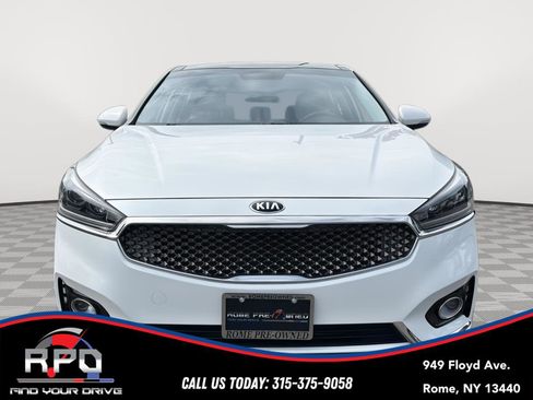 Used 2017 Kia Cadenza Premium w/ Luxury Package FWD image 8