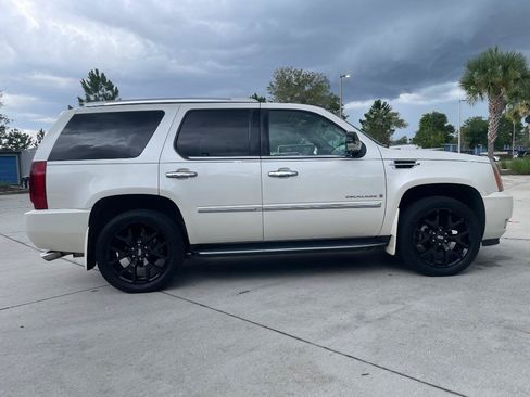 Used 2007 Cadillac Escalade AWD w/ Information Package image 8