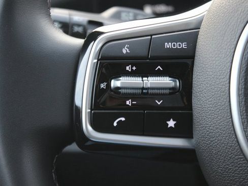 Used 2025 Kia Sorento SX image 16