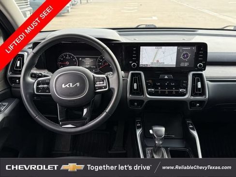 Used 2022 Kia Sorento EX w/ Panoramic Sunroof Package FWD image 12