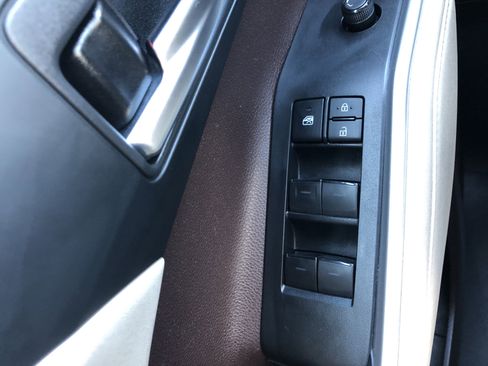 Used 2022 Toyota Highlander XLE image 25