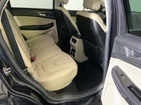 Used 2019 Ford Edge Titanium image 23