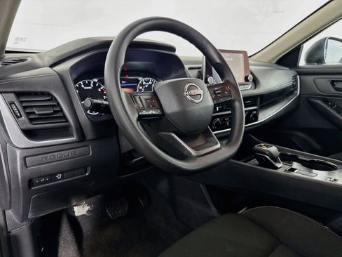 Used 2025 Nissan Rogue S FWD image 21