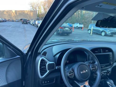 Used 2025 Kia Soul LX w/ LX Technology Package image 32