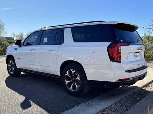 Used 2025 GMC Yukon XL AT4 Ultimate image 5