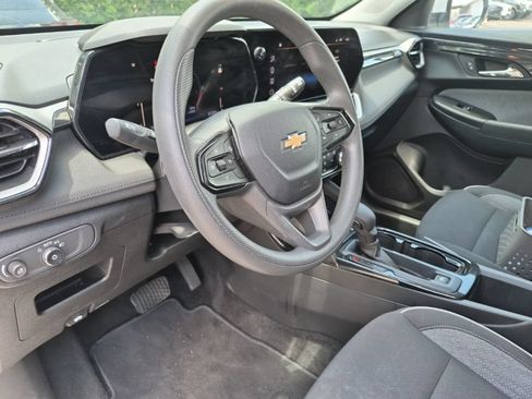 Used 2025 Chevrolet TrailBlazer LT AWD/4WD image 7