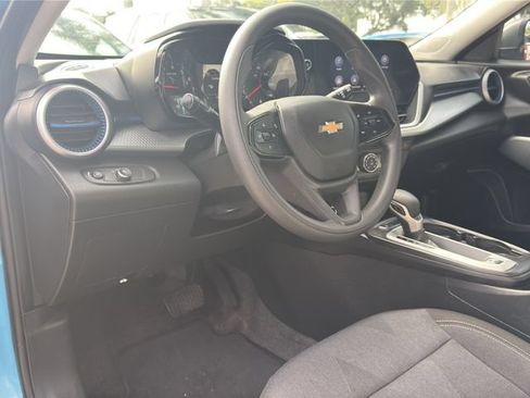 Used 2025 Chevrolet Trax LS FWD image 13