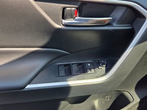 Used 2021 Toyota RAV4 XLE image 31