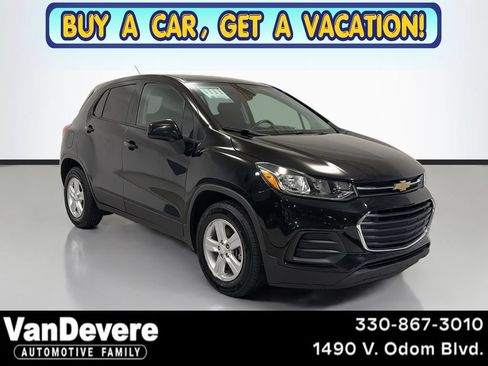 Used 2020 Chevrolet Trax LS w/ Tint and Cruise Package FWD image 1