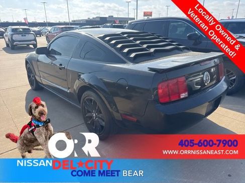Used 2007 Ford Mustang Deluxe image 2