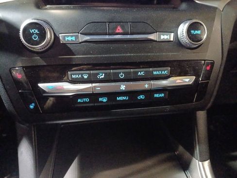 Used 2020 Ford Explorer XLT w/ Equipment Group 202A image 15