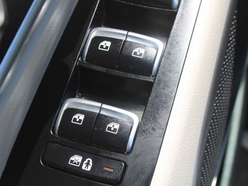 Used 2024 Kia Telluride EX w/ EX Captain's Chair Package FWD image 21