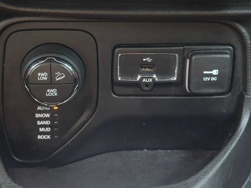 Used 2017 Jeep Renegade Trailhawk AWD/4WD image 32