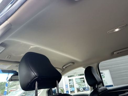Used 2020 Ford Edge Titanium AWD/4WD image 18