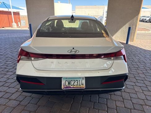 Used 2024 Hyundai Elantra SEL image 4