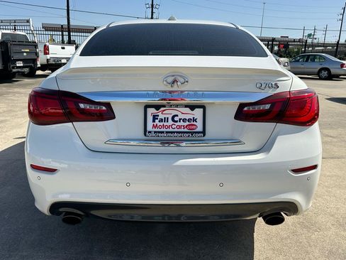 Used 2015 INFINITI Q70 5.6 w/ Sport Package RWD image 6