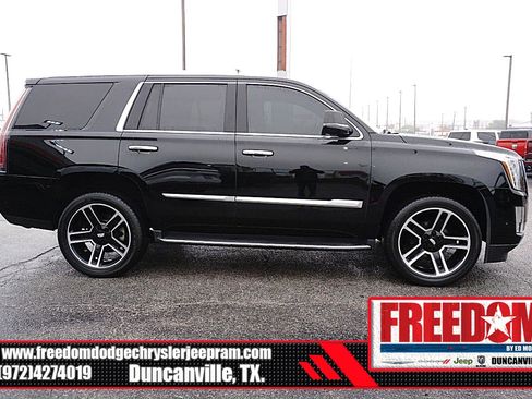 Used 2019 Cadillac Escalade Luxury AWD/4WD image 6
