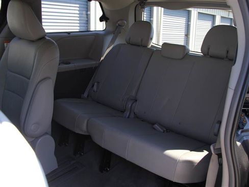 Used 2016 Toyota Sienna XLE w/ XLE Navigation Package FWD image 25