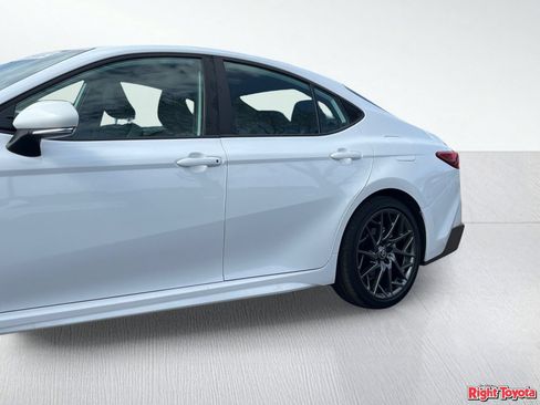Used 2026 Toyota Camry SE FWD image 10