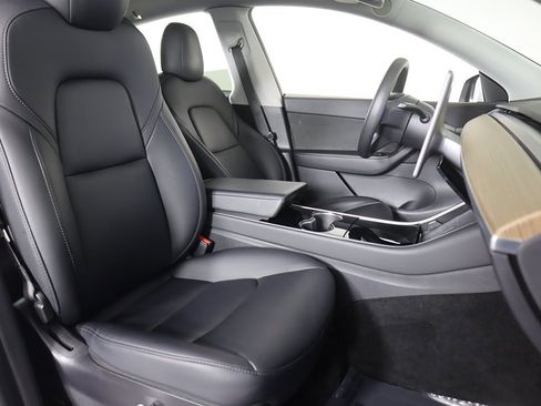 Used 2021 Tesla Model Y Long Range image 31