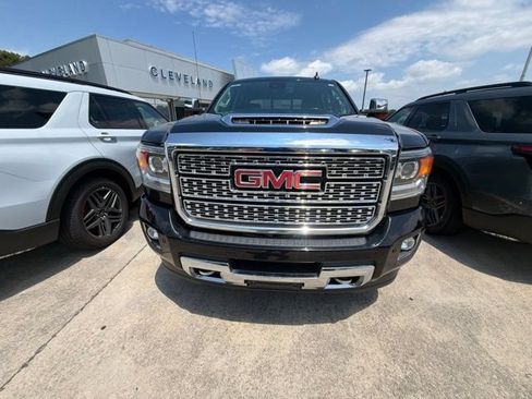 Used 2018 GMC Sierra 2500 Denali w/ Duramax Plus Package AWD/4WD image 22