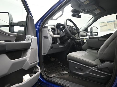 New 2026 Ford F250 XLT w/ XLT Premium Package AWD/4WD image 8
