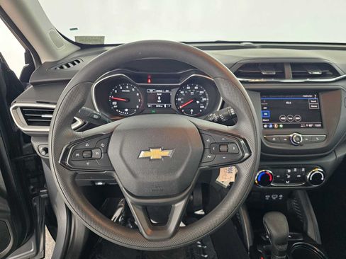Used 2023 Chevrolet TrailBlazer LS FWD image 30
