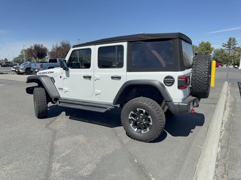 Used 2024 Jeep Wrangler Unlimited Rubicon w/ Technology Group AWD/4WD image 38