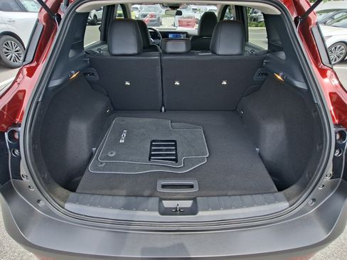 Used 2025 Nissan Kicks SR FWD image 21