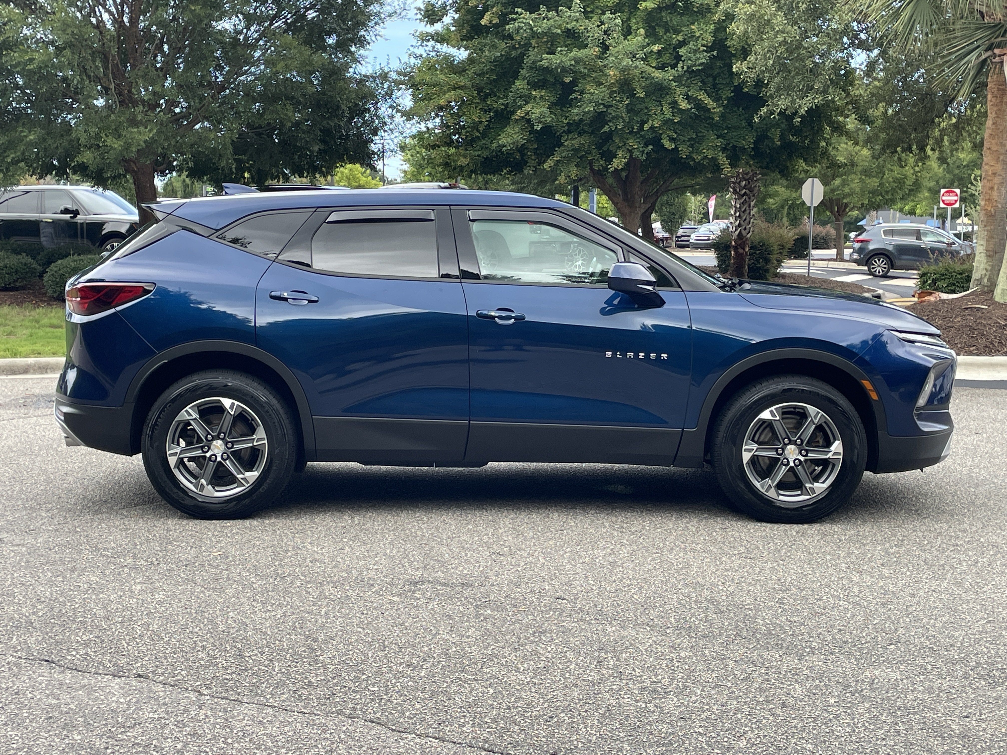 Used 2023 Chevrolet Blazer LT w/ Driver Confidence Package AWD/4WD image 10