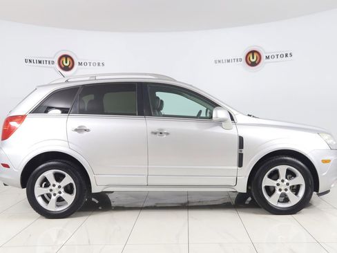 Used 2014 Chevrolet Captiva Sport LT w/ Convenience Package FWD image 2